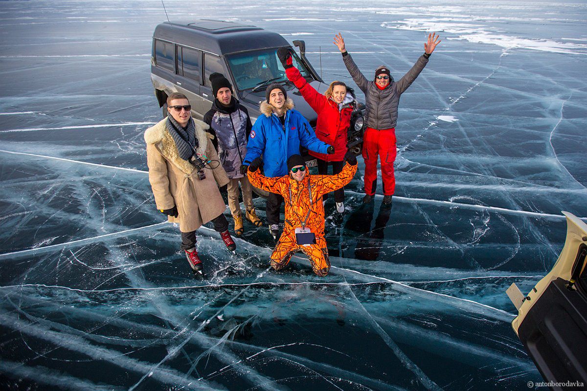Съемочная группа на льду, фототуры на Байкал
