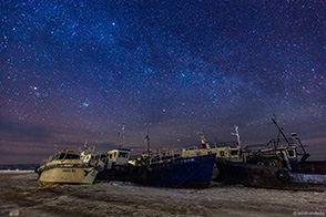 Корабль во льду в полночь, фототуры на Байкал